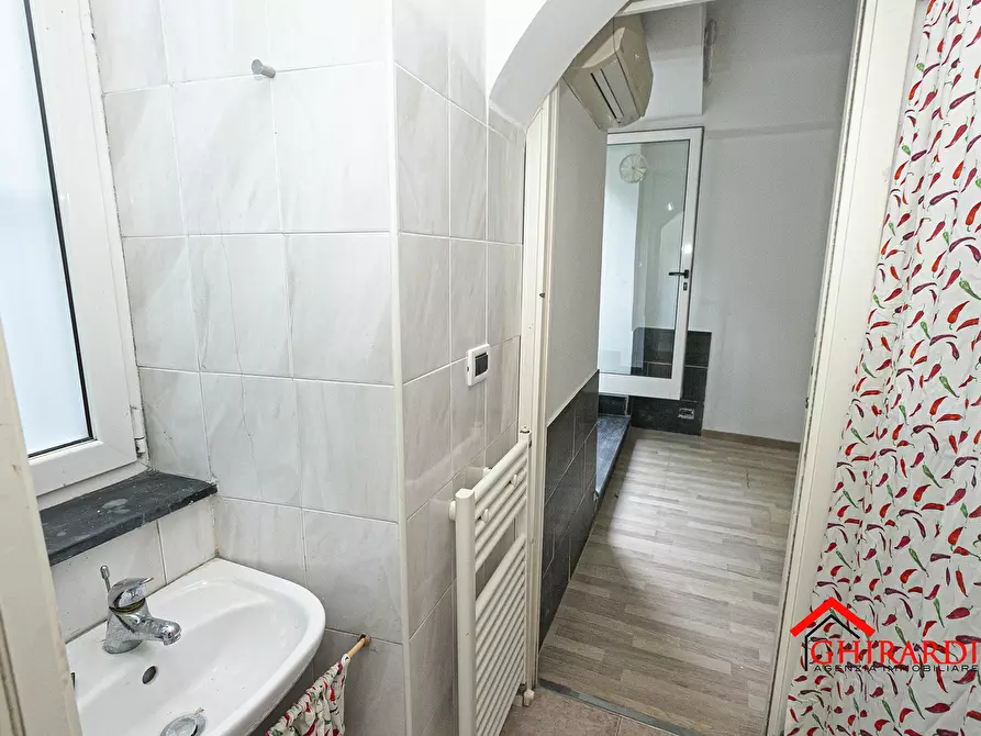 Immagine 19 di Locale commerciale in affitto  in VIA VADO 17R a Genova