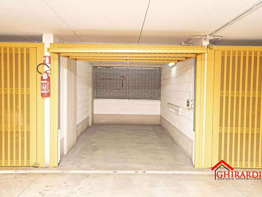 Immagine 1 di Garage in vendita  in Via Emanuele Ferro a Genova