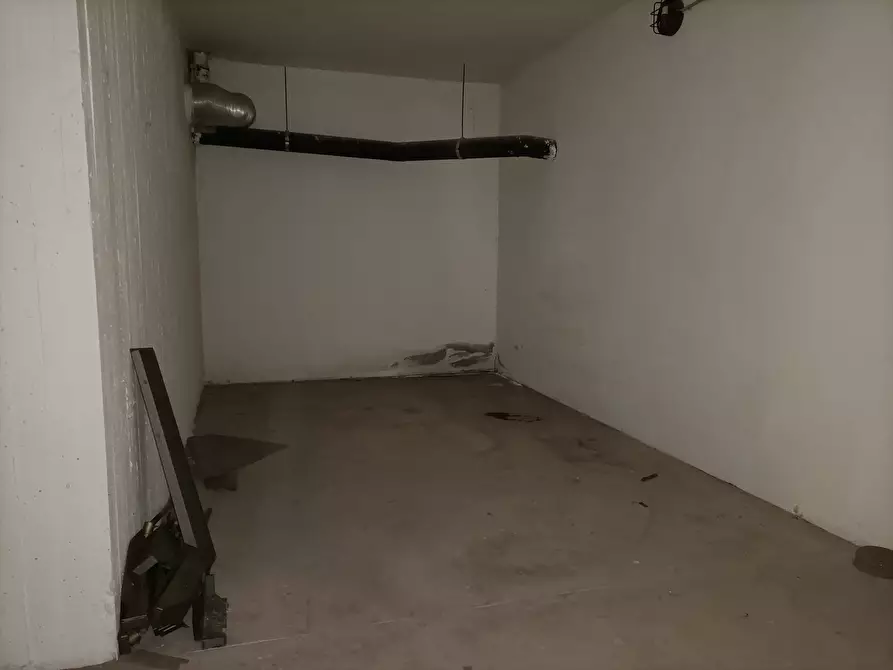 Immagine 7 di Garage in vendita  in Via Montegrappa a Nettuno