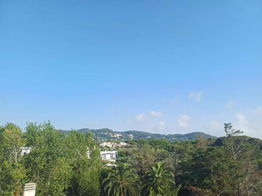 Immagine 1 di Villa in vendita  a Livorno