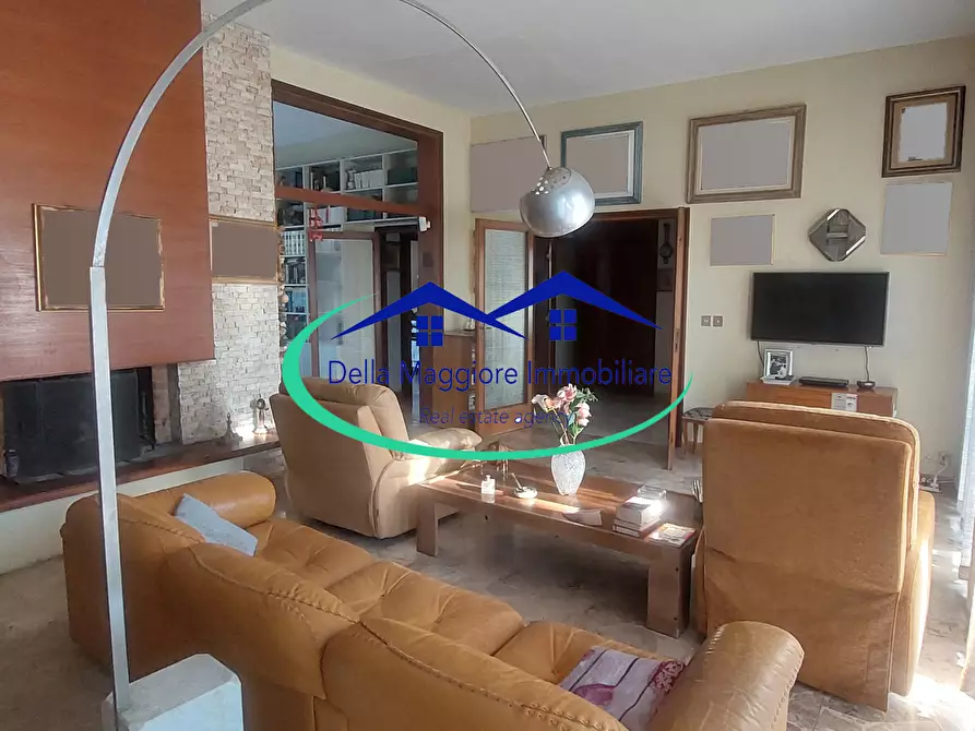 Immagine 5 di Villa in vendita  in via di montenero a Livorno