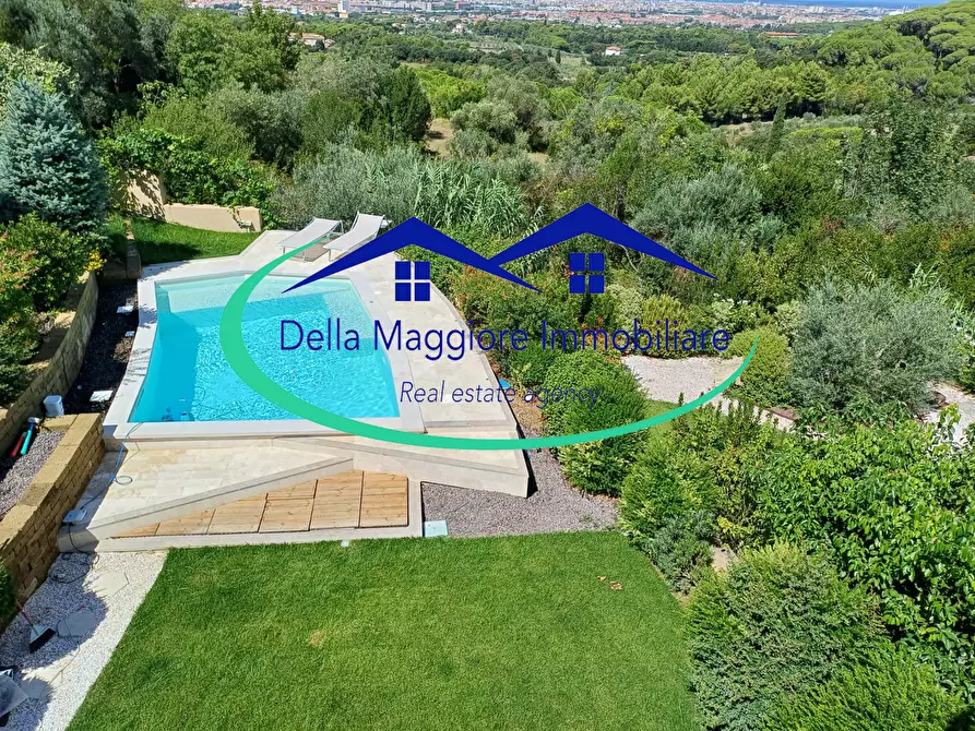 Immagine 31 di Villa in vendita  a Livorno