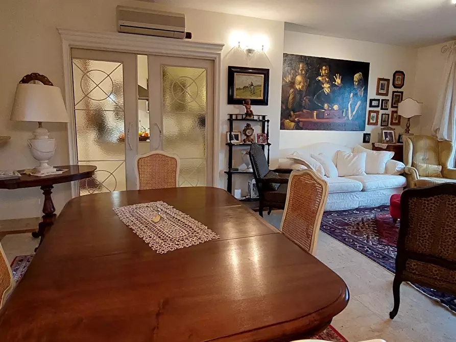 Immagine 25 di Villa in vendita  a Livorno