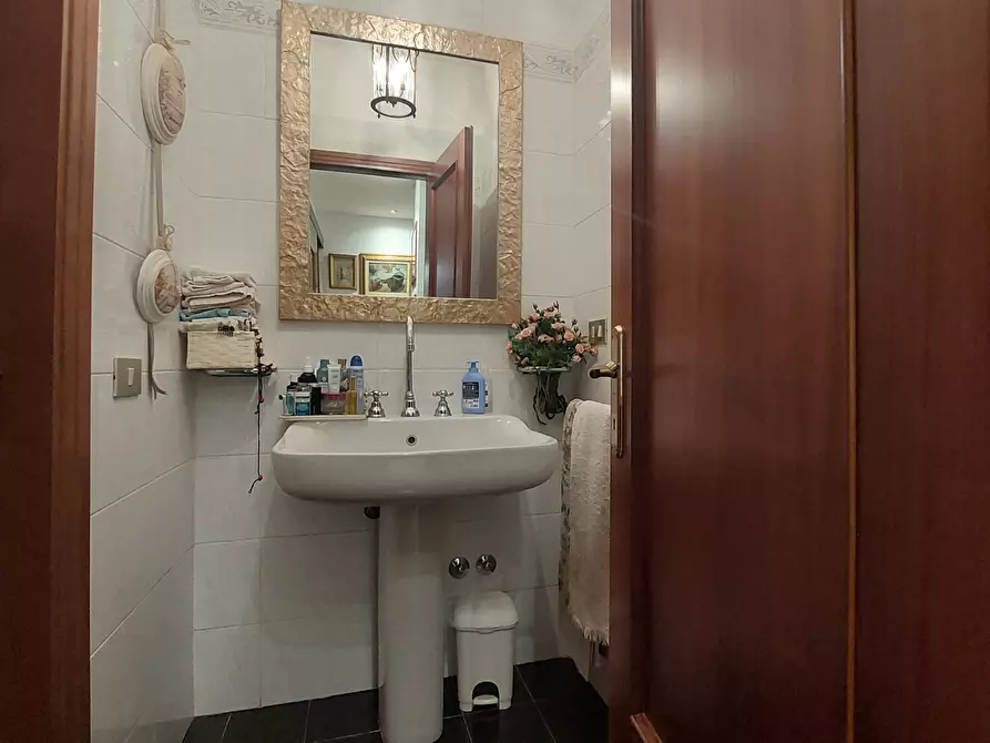 Immagine 11 di Casa bifamiliare in vendita  a Livorno