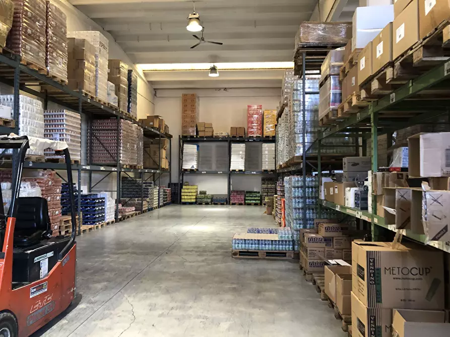 Immagine 11 di Capannone industriale in affitto  a Parma