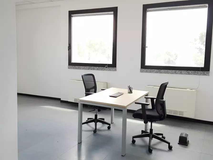 Immagine 7 di Ufficio in vendita  a Parma