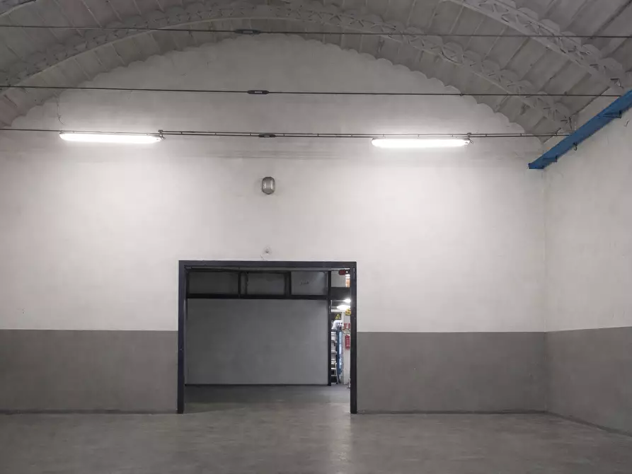 Immagine 4 di Attività artigianale in vendita  a Parma