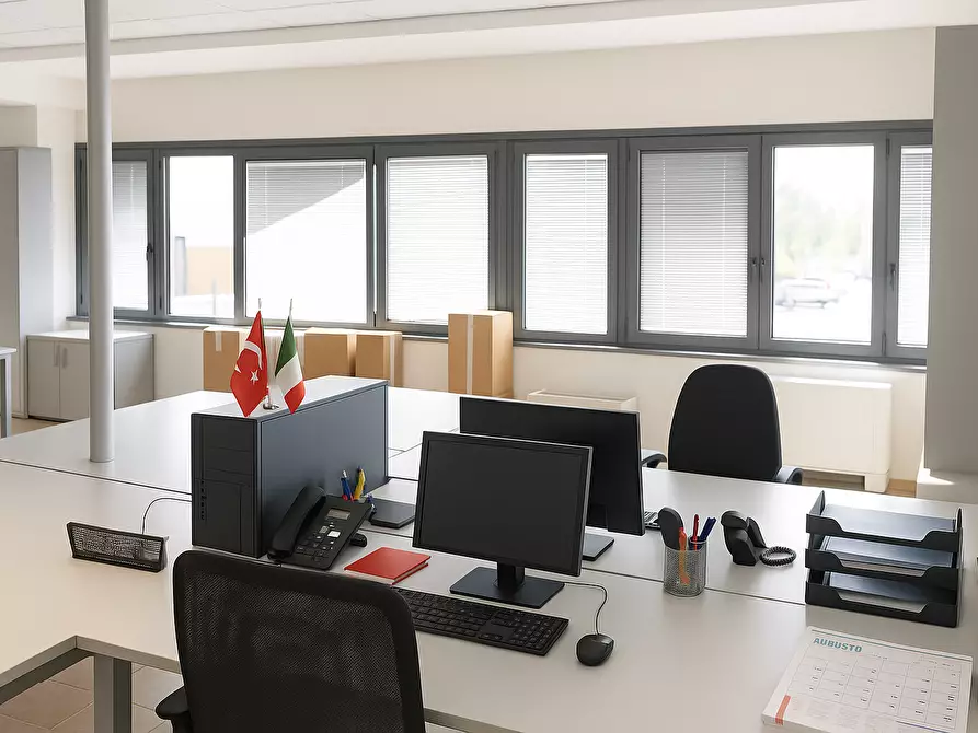 Immagine 5 di Ufficio in affitto  a Parma