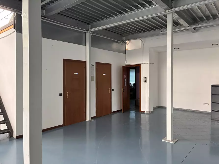 Immagine 6 di Attività artigianale in affitto  a Parma