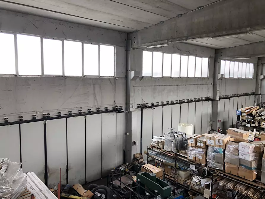 Immagine 2 di Attività artigianale in vendita  a Parma