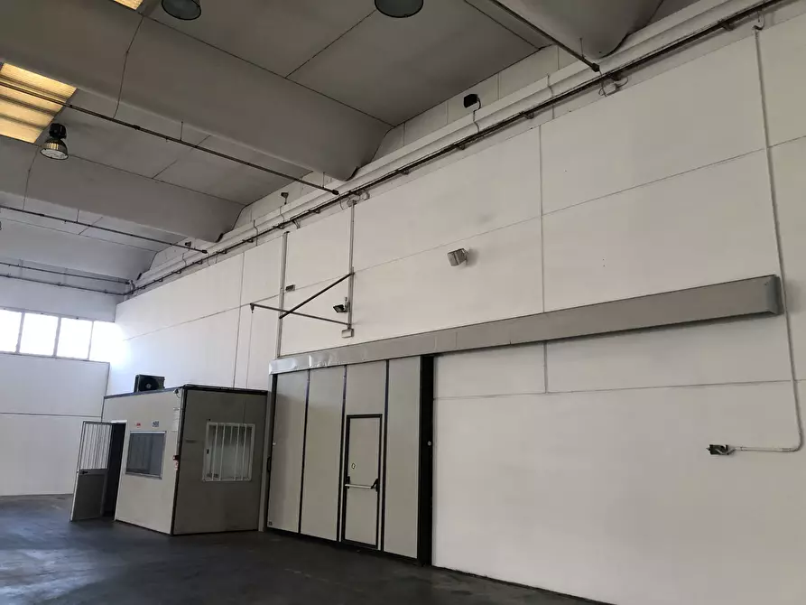 Immagine 24 di Attività artigianale in vendita  a Parma