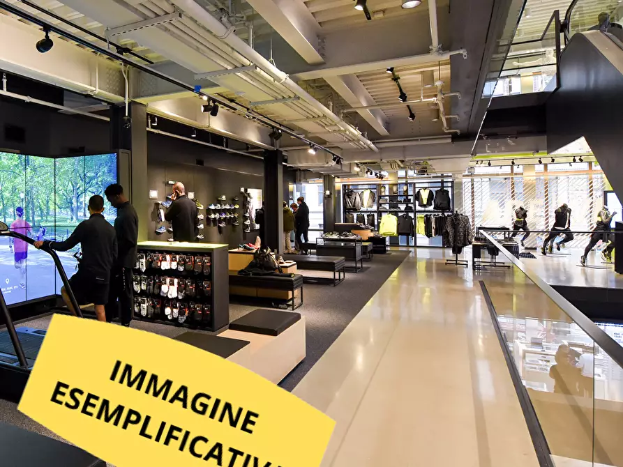 Immagine 15 di Locale commerciale in affitto  in Piazza Garibaldi a Parma