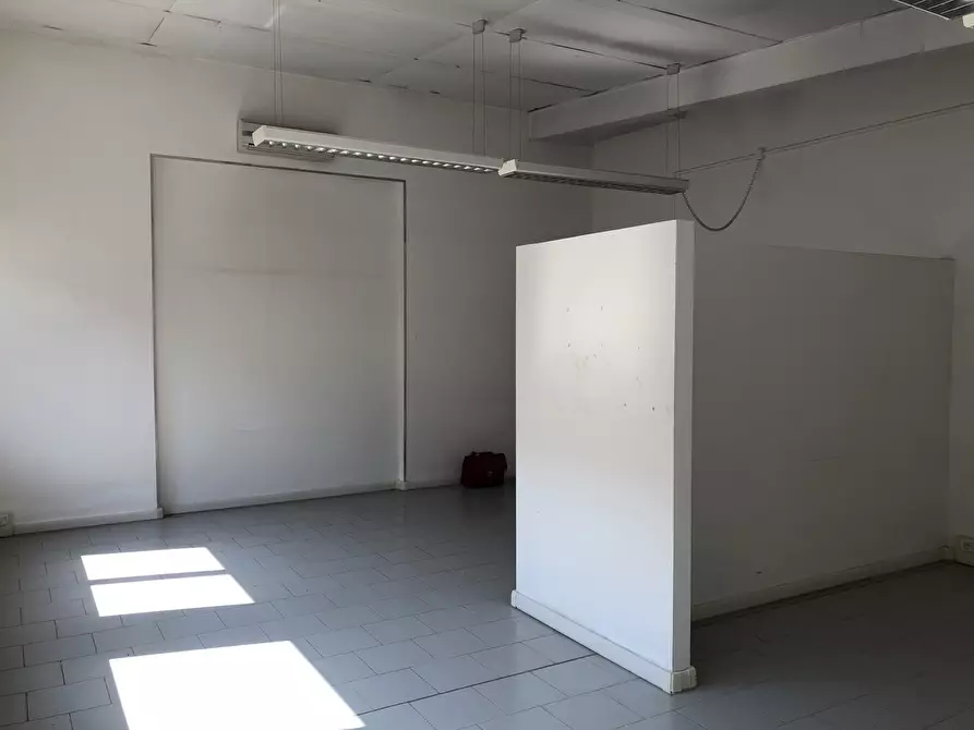 Immagine 6 di Attività artigianale in vendita  a Parma