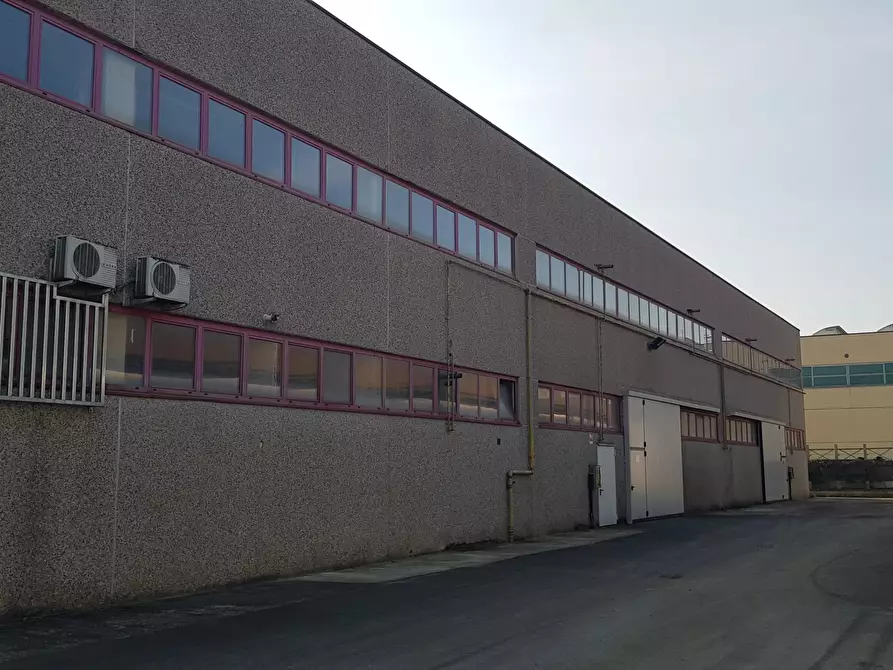 Immagine 8 di Attività artigianale in vendita  a Parma