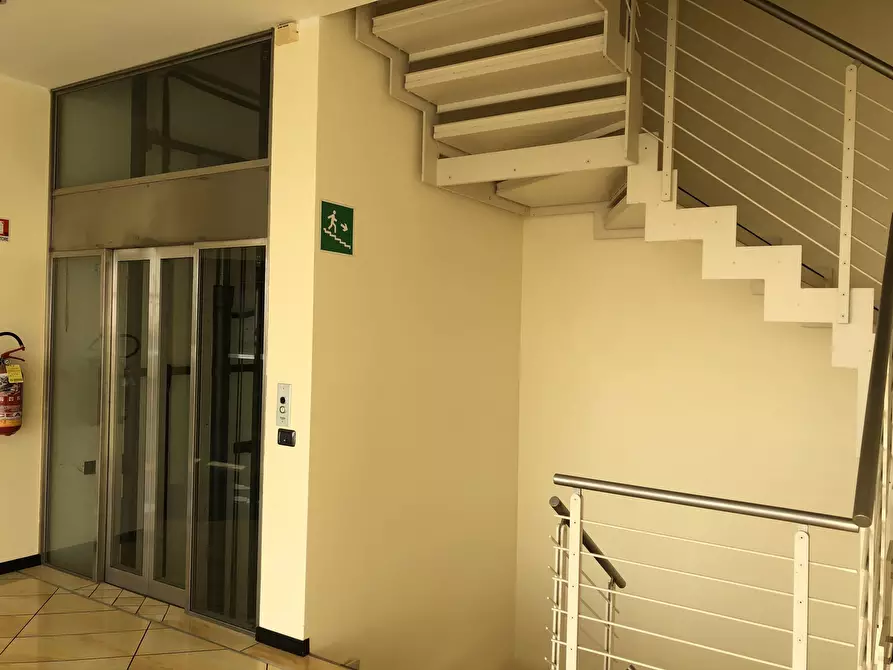 Immagine 12 di Attività artigianale in vendita  a Parma