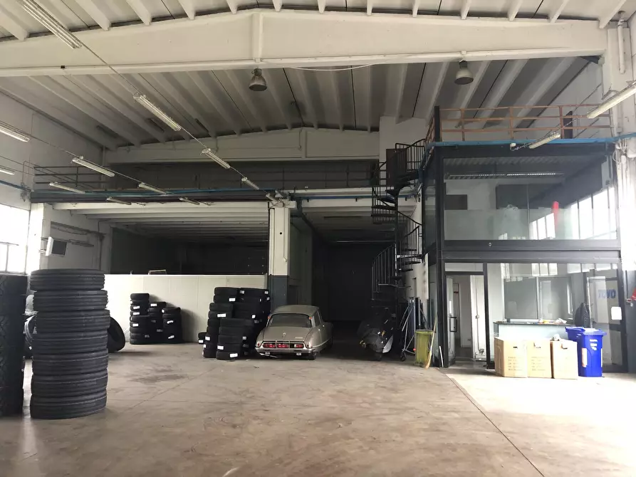 Immagine 3 di Attività artigianale in vendita  a Parma