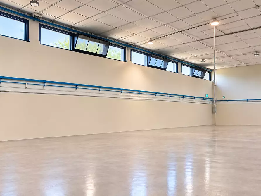 Immagine 7 di Attività artigianale in vendita  a Parma