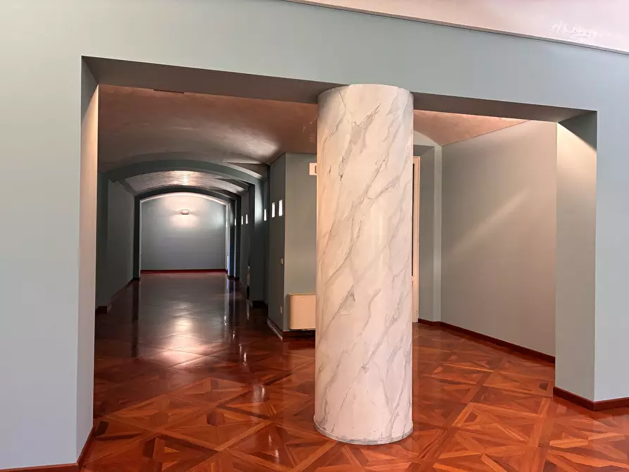 Immagine 6 di Ufficio in affitto  a Parma