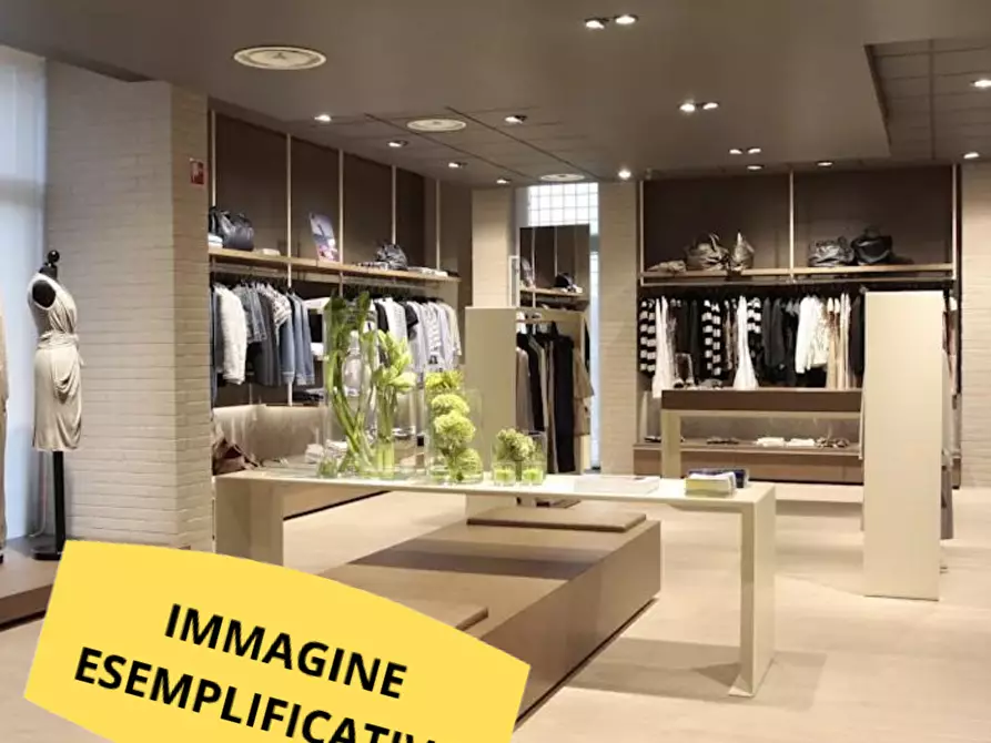 Immagine 7 di Locale commerciale in affitto  a Parma