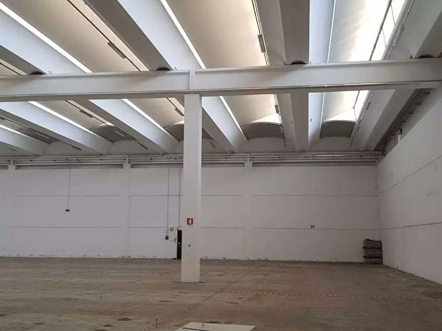 Immagine 8 di Capannone industriale in vendita  a Parma