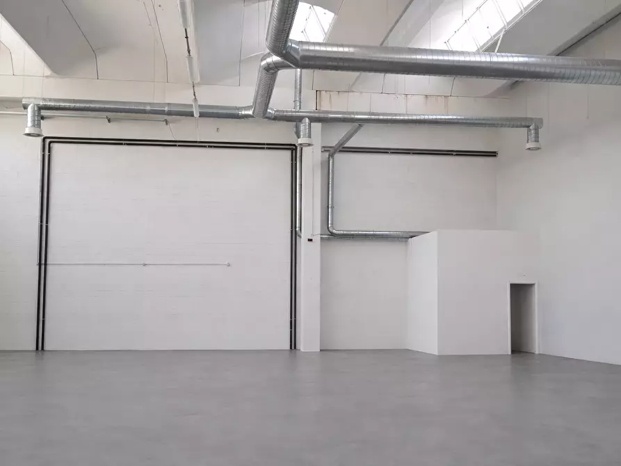 Immagine 6 di Capannone industriale in affitto  a Parma