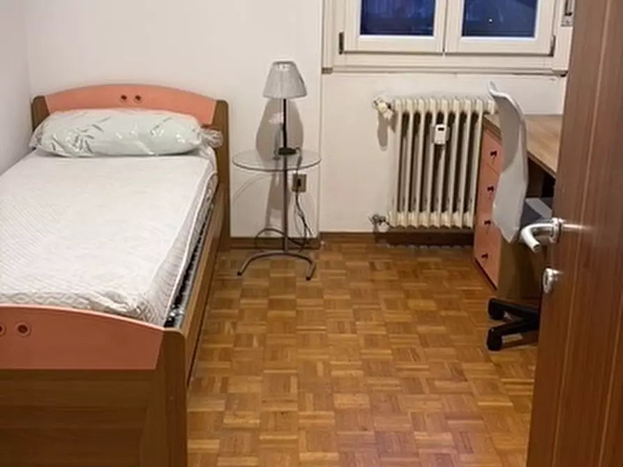Immagine 2 di Stanza singola in affitto  in Via Vittorio Veneto 67 a Trento