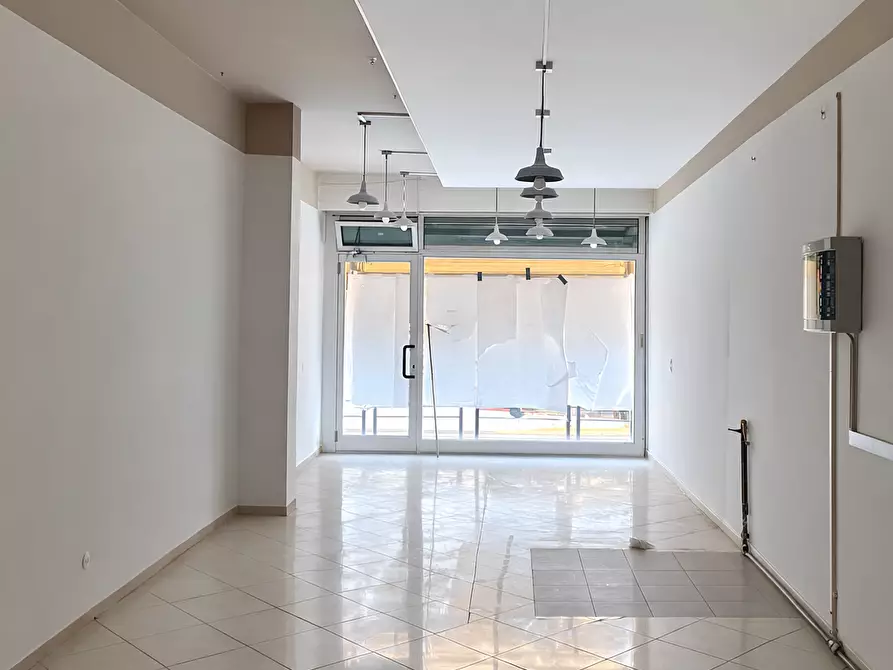 Immagine 4 di Locale commerciale in affitto  a Trento