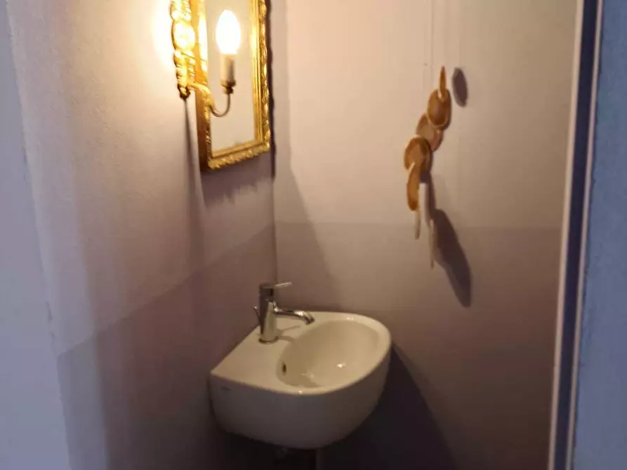 Immagine 10 di Porzione di casa in vendita  in Via IV Novembre a Fano