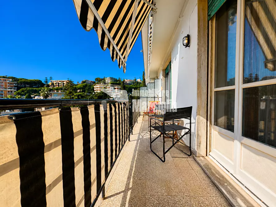 Immagine 4 di Trilocale in vendita  in Corso degli Inglesi 570 a San Remo