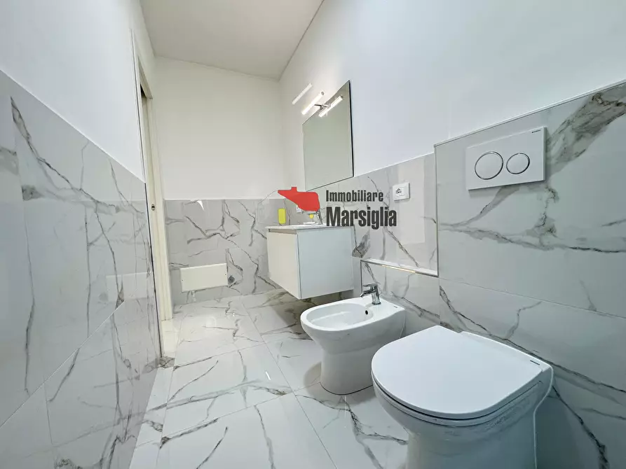 Immagine 16 di Trilocale in vendita  in Corso degli Inglesi 533 a San Remo