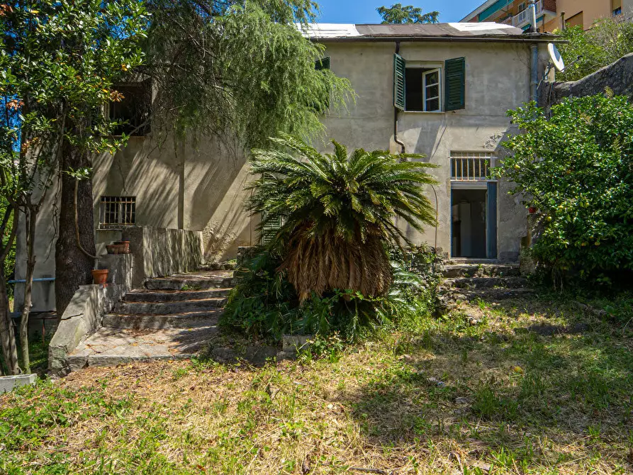 Immagine 1 di Villa in vendita  in Via Romana della Castagna a Genova