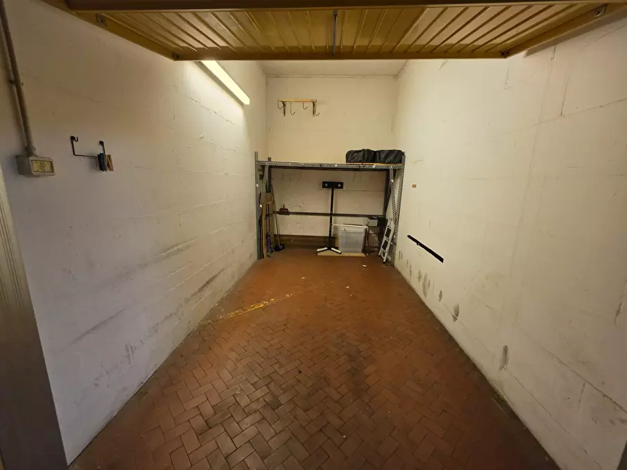 Immagine 5 di Garage in vendita  in Via Carlo Botta a Torino