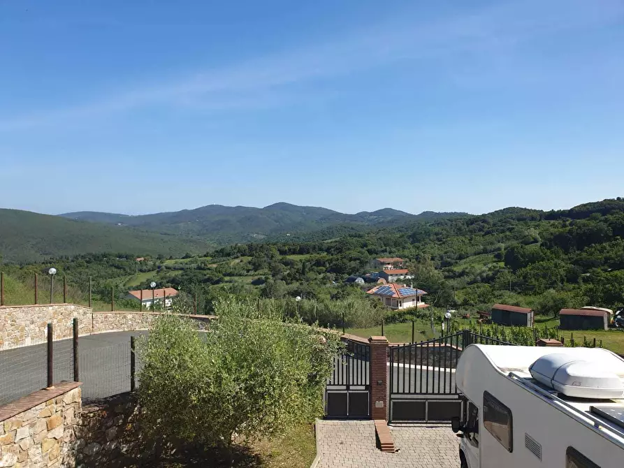 Immagine 11 di Villa in vendita  a Livorno