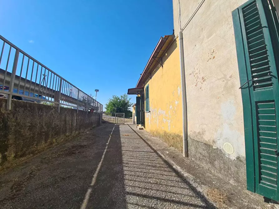 Immagine 12 di Porzione di casa in vendita  a Livorno