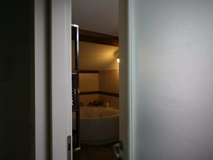 Immagine 16 di Pentalocale in vendita  a Livorno