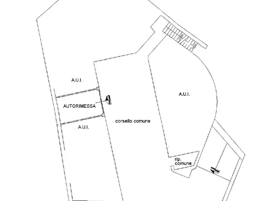 Immagine 8 di Garage in vendita  in Via Torno a Como