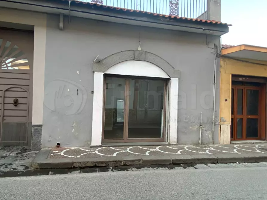 Immagine 6 di Locale commerciale in affitto  a Giugliano In Campania