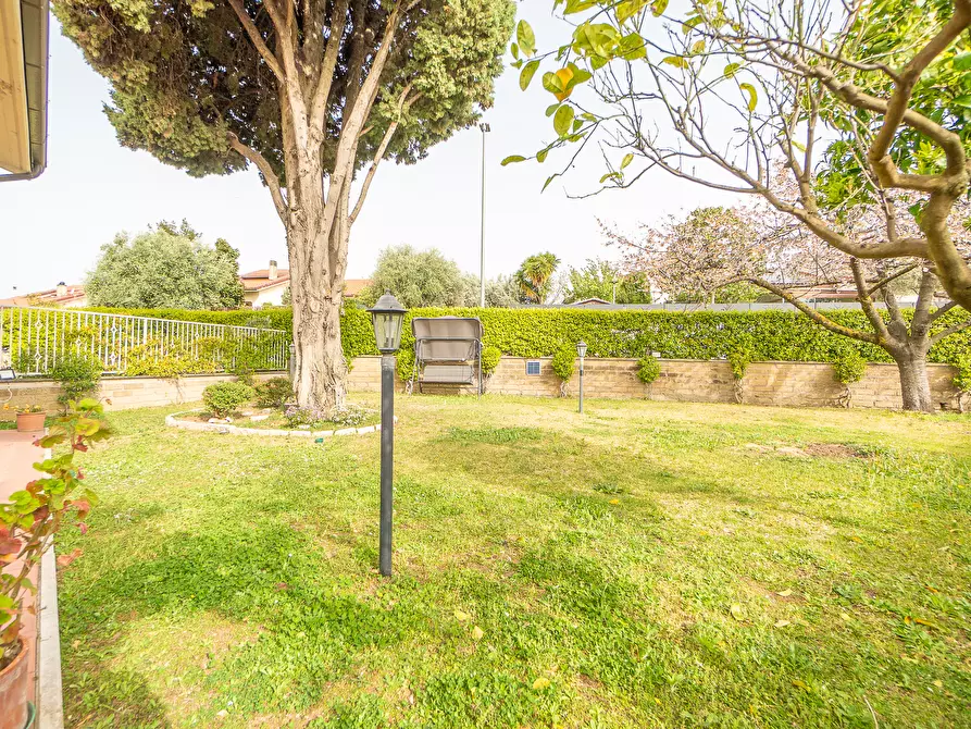 Immagine 15 di Villa in vendita  in Via Moricone a Albano Laziale