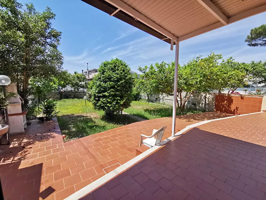 Immagine 23 di Villa in affitto  in Via Madonna del Pantano 40 a Giugliano In Campania