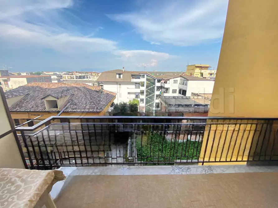 Immagine 10 di Trilocale in vendita  a Giugliano In Campania