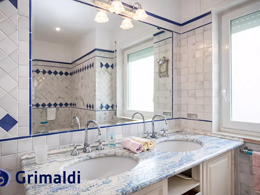 Immagine 12 di Appartamento in vendita  in Via Privata del Parco Comola Ricci a Napoli