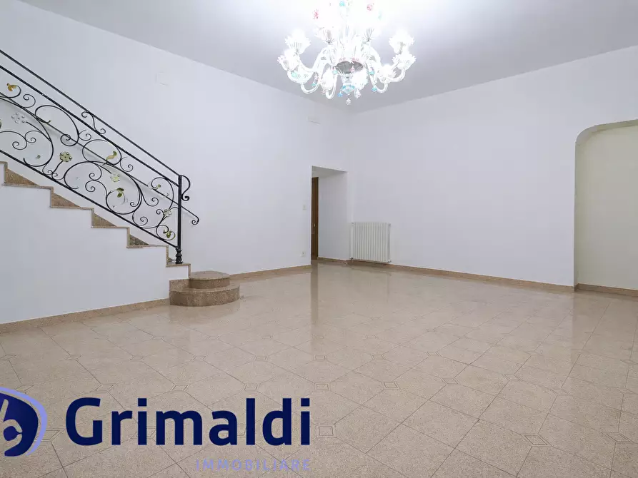 Immagine 5 di Quadrilocale in vendita  in Via Chiatamone a Napoli