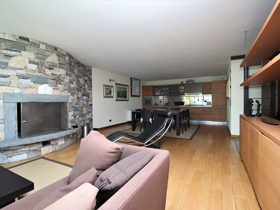 Immagine 26 di Villa in vendita  a Inverigo