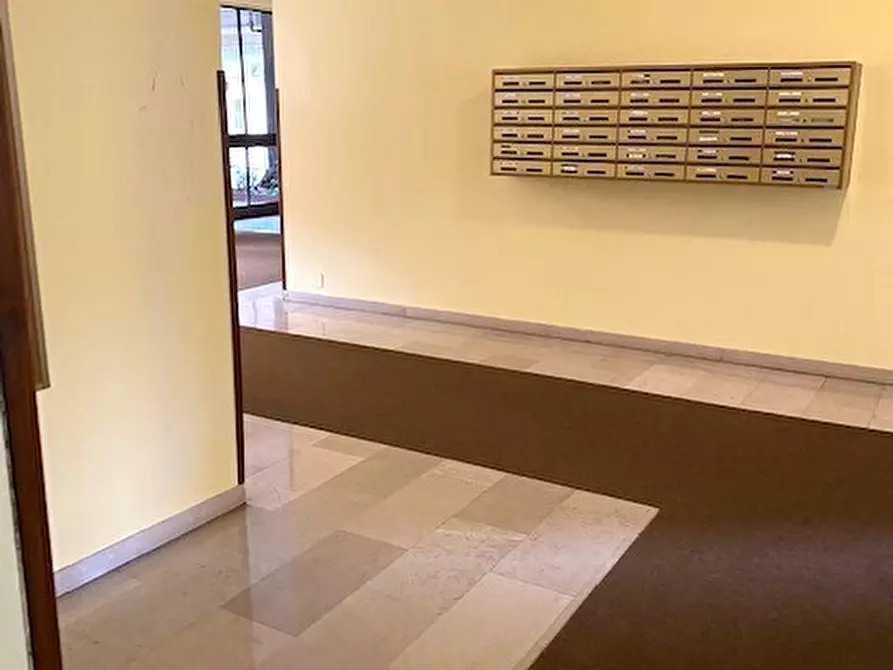 Immagine 5 di Ufficio in vendita  in Viale Innocenzo 19 a Como