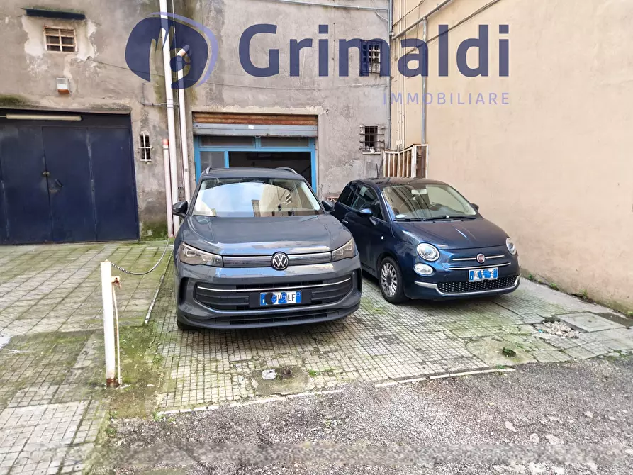 Immagine 9 di Garage in vendita  a Napoli