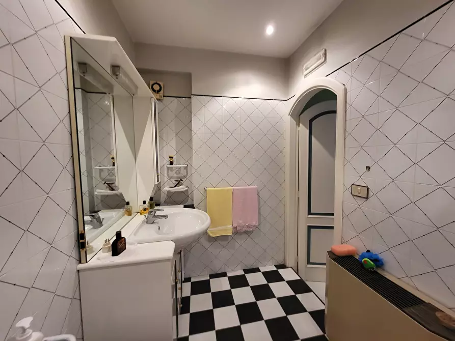 Immagine 28 di Trilocale in vendita  in Via Gaetano Donizetti 13 a Taormina