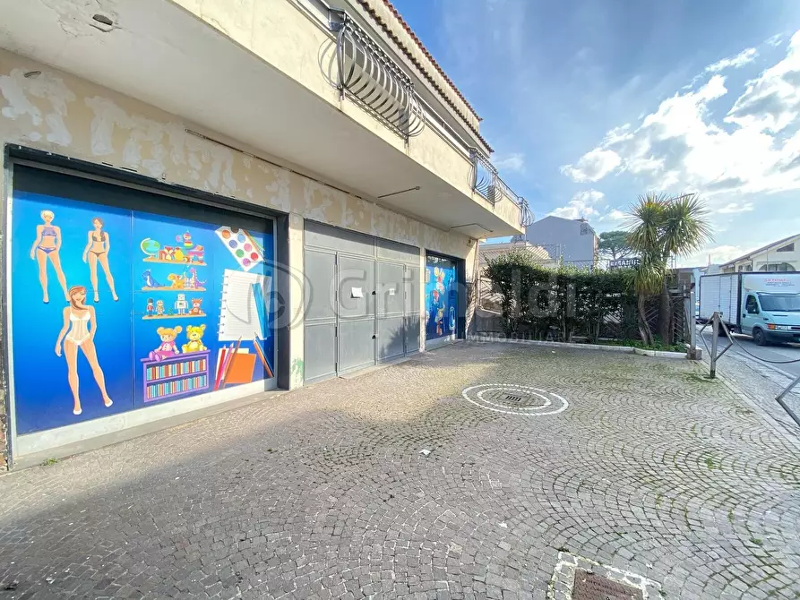 Immagine 1 di Locale commerciale in affitto  a Giugliano In Campania