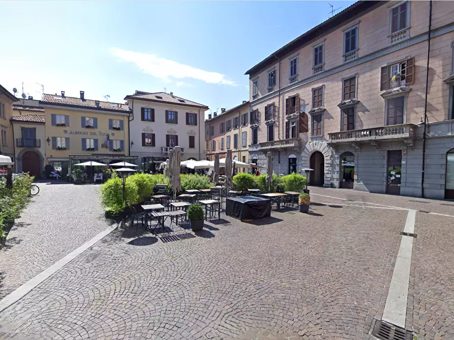 Immagine 1 di Locale commerciale in affitto  a Como