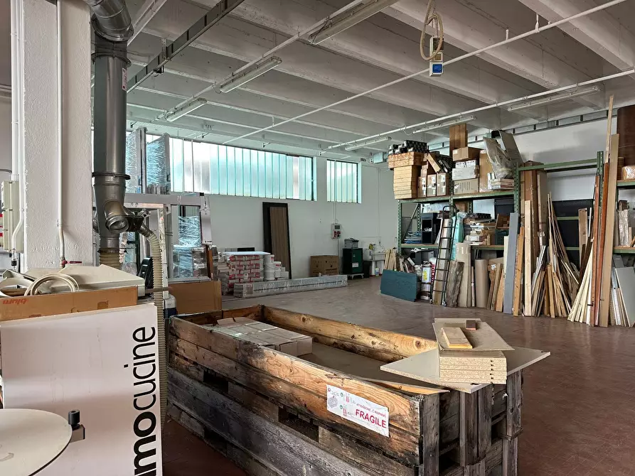 Immagine 13 di Laboratorio in vendita  in via Canturina 5 a Capiago Intimiano