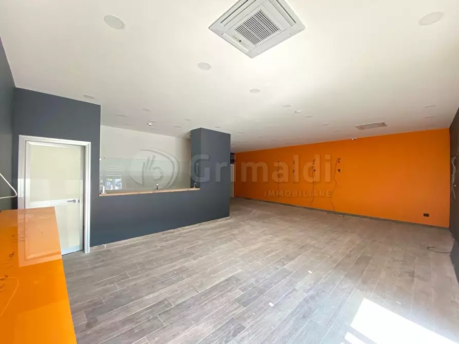 Immagine 1 di Locale commerciale in affitto  a Villaricca